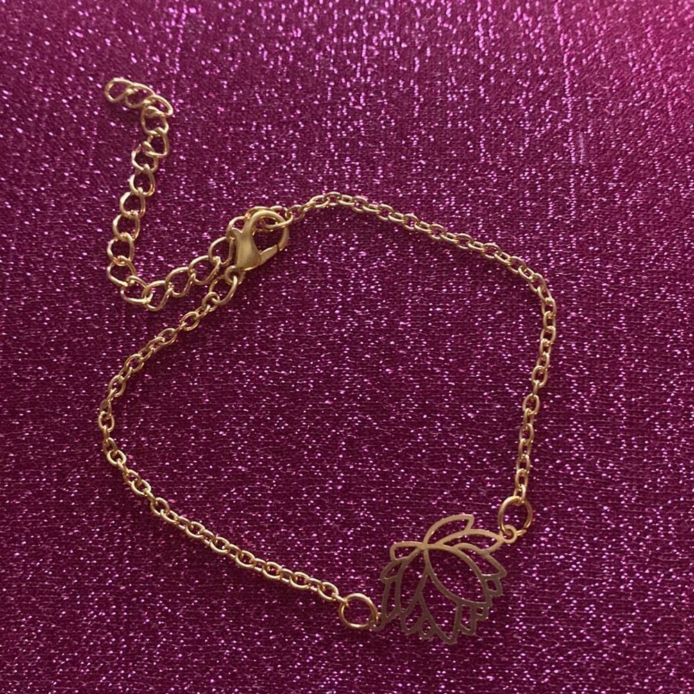 🔥3/$10 bracelet with flower symbol